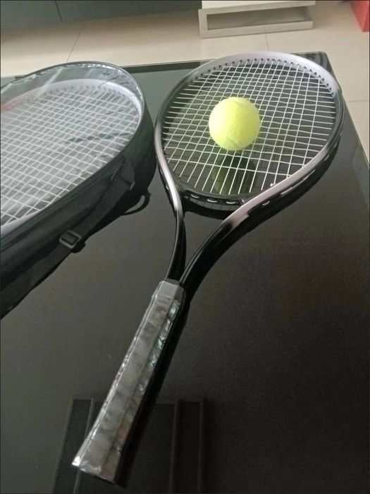 Ракетка для большого тенниса новая .