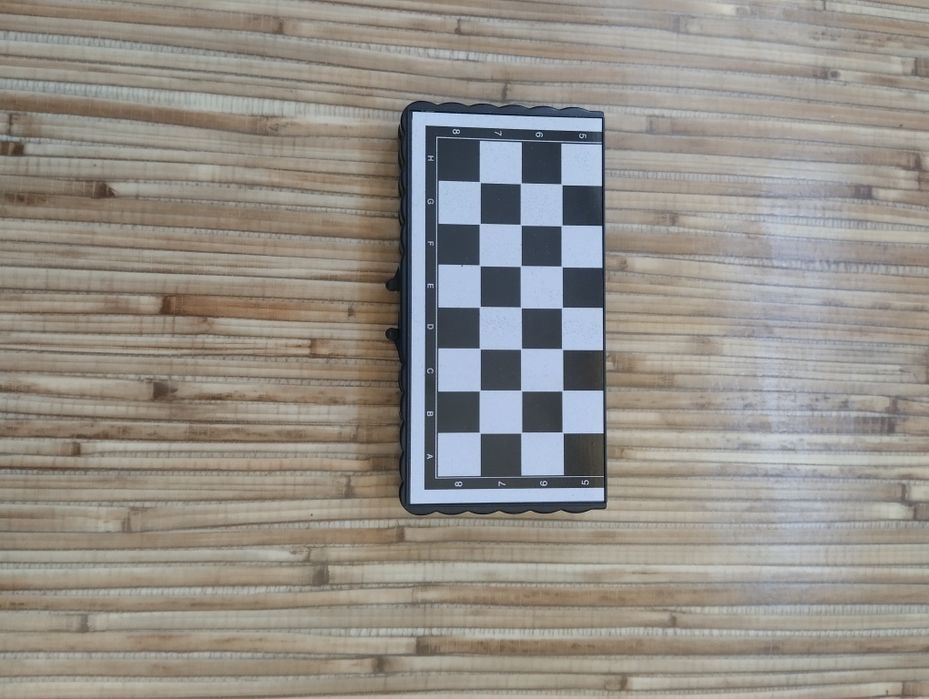 Шахматы магнитные.