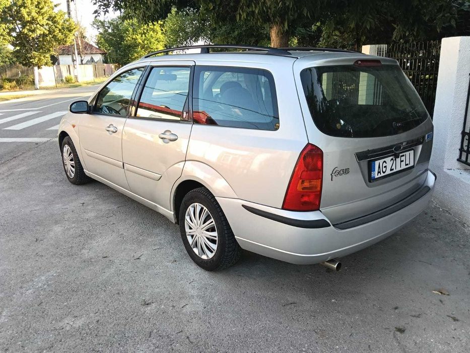 Vând Focus Ghia Benzină