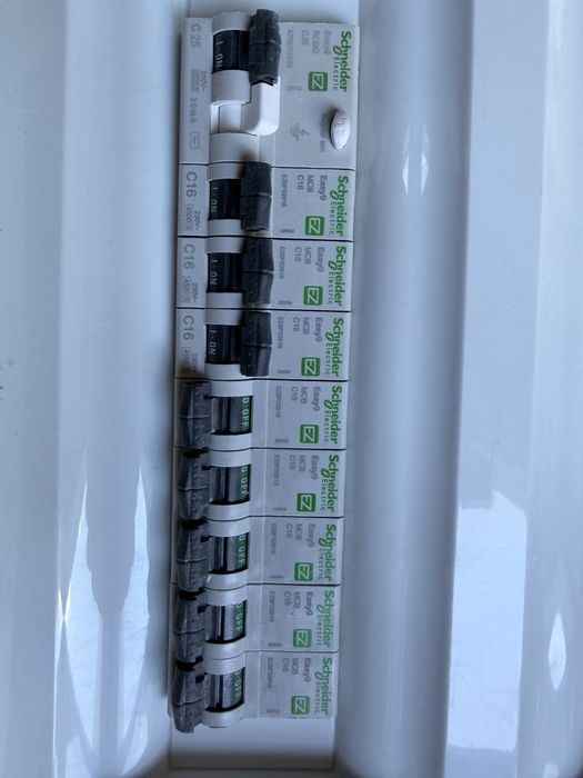 Tablou electric Schneider Easy9 36 module + siguranțe automate Schneider / ABB / Eaton / Hager