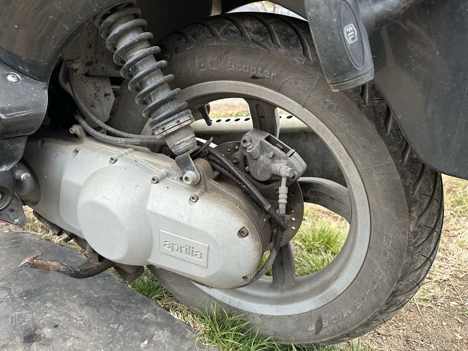 Vand Scuter Aprilia Scarabeo!