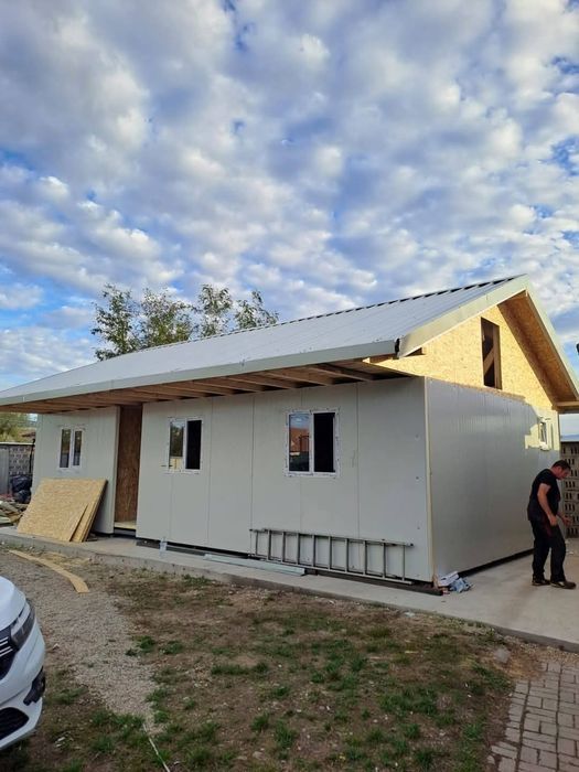 Vindem case din structura metalica
