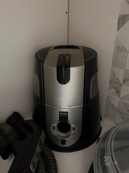 Моющий пылесос и очиститель воздуха RoboClean
