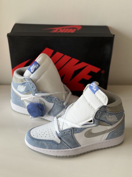 Air Jordan 1 Retro Hyper Royal