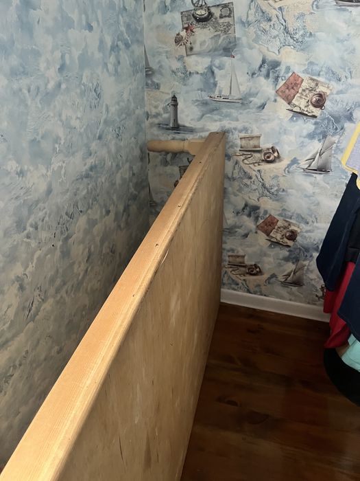 Продается стол срочно