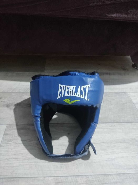 Шлем для бокса, единоборства и т.д.