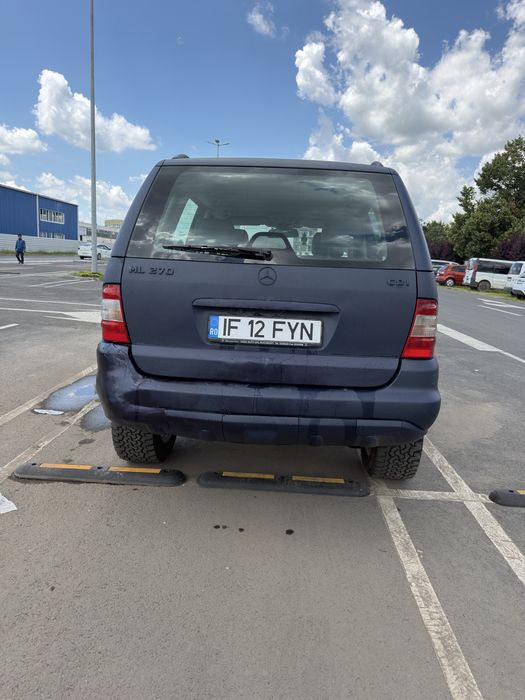 Vând Mercedes ML 270
