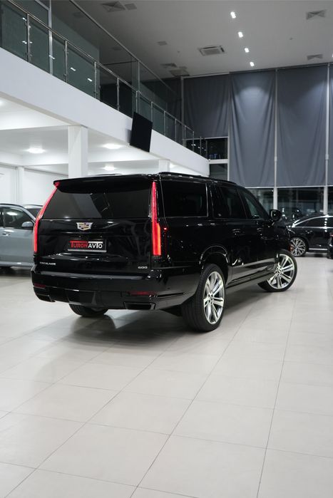 Cadillac Escalade platinum sport long