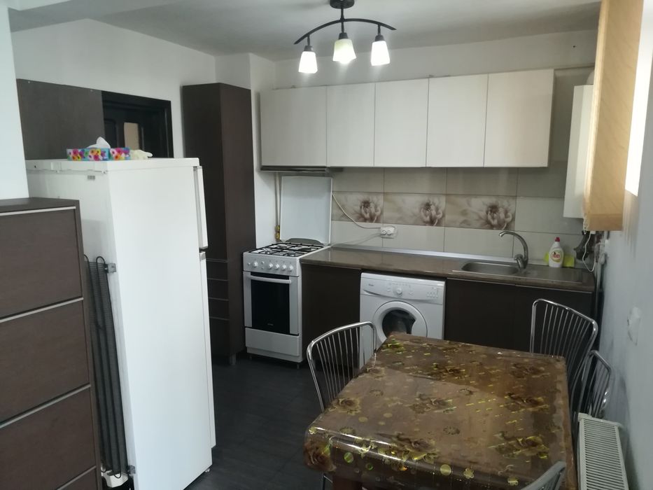 Închiriez apartament 2 camere pozitie centrala cu 2 camere mobilat și utilat