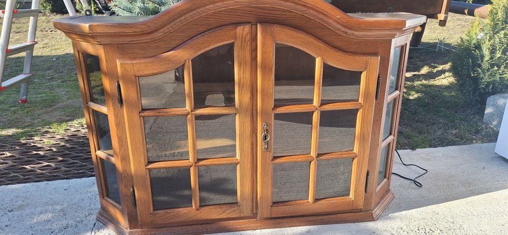 vand dulap de pus pe perete lemn masiv