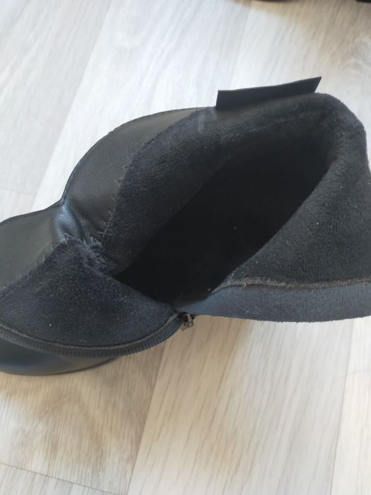 Продаю женский обувь