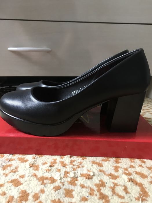 Ayollar tuflisi 38- razmer Rangi qora