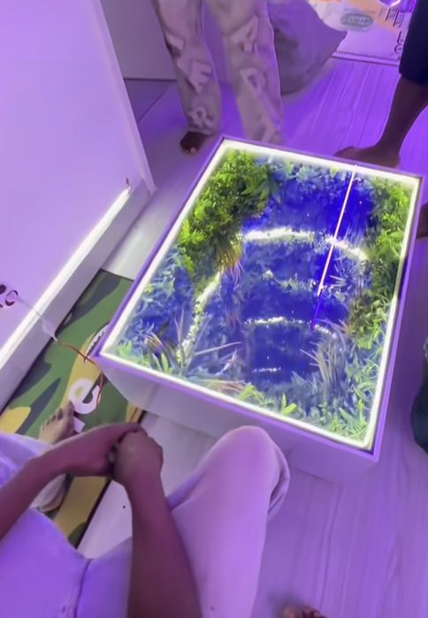 Vand masuta facuta manual cu led