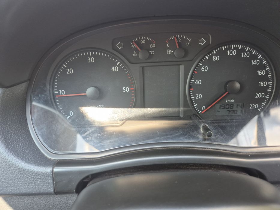 Vând Volkswagen Polo