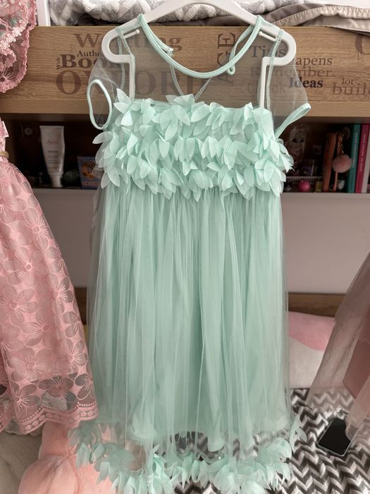 Платье нарядное на девочку 4-6 лет