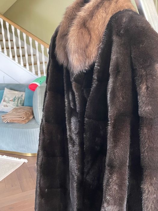 Haina de nurca maro blana naturala