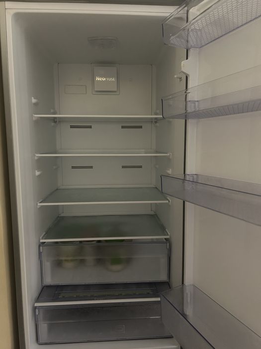 Frigider BekoNeoFrost