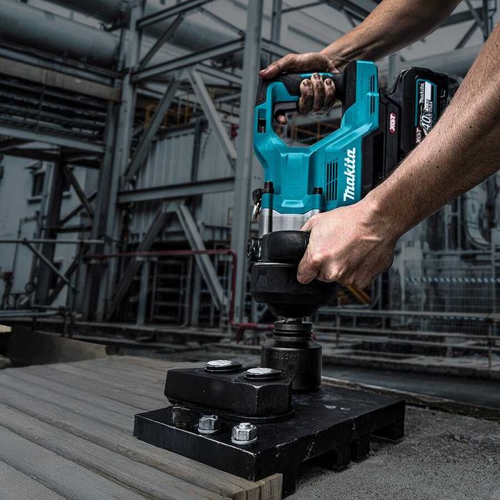 Акумулаторен ударен гайковерт Makita 40V XGT TW009GZ , 1`` 3150 Nm