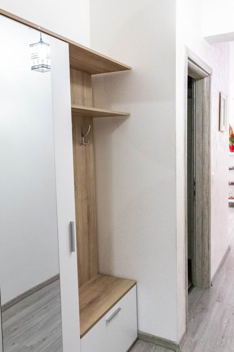 Apartament 2 camere + loc de parcare la scara