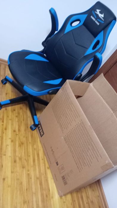 Scaun gaming  nou