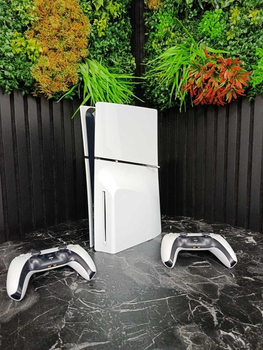 Noble Amanet - Play Station / PS 5 - Slim -  1 TB - 2 Manete