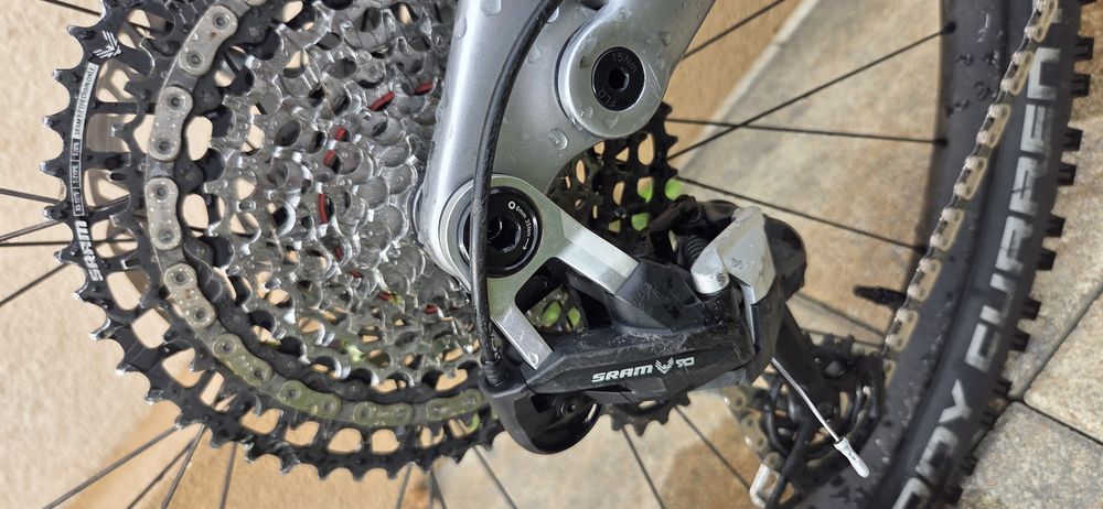 Amflow PL Carbon Avinox M1 1800km