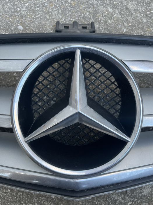 Решетка mercedes w204