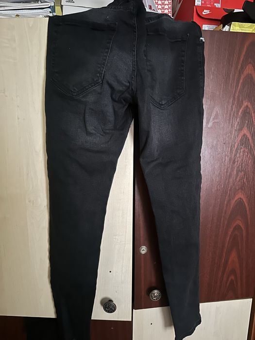 vand o pereche de blugi dsquared2 originali