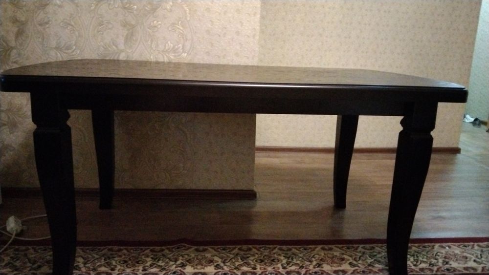 Стол для гостинной