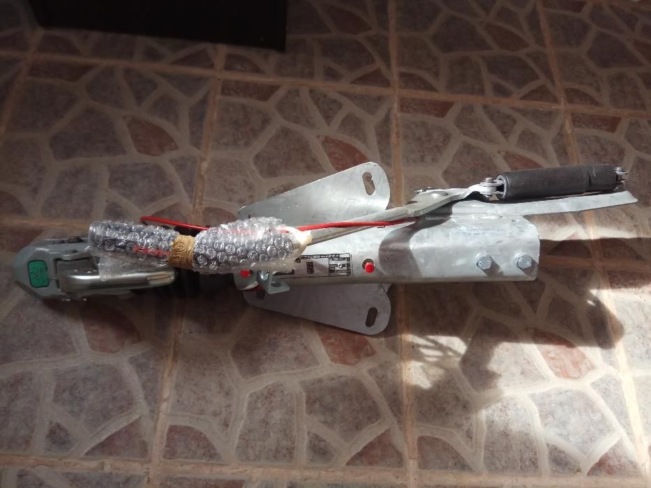 Dispozitiv frana inertial KNOTT