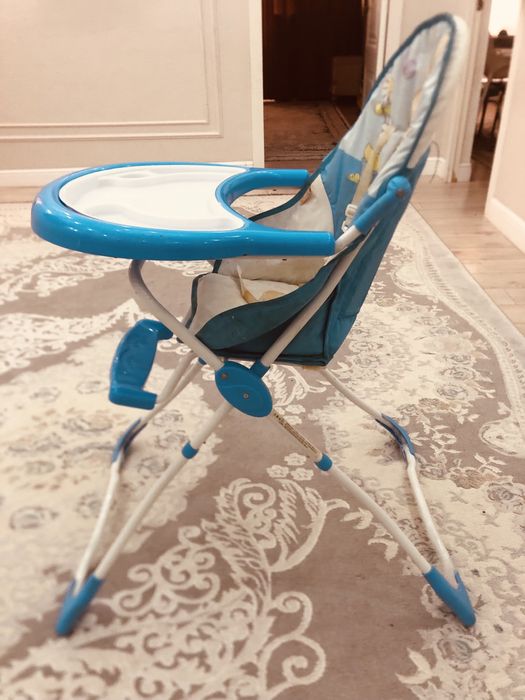 Продам детский стол и ходунок