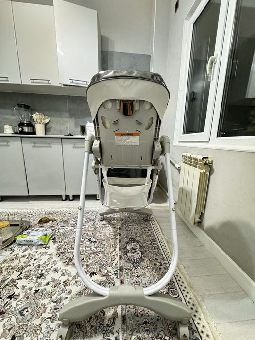 Детский стол для кормления и каляска