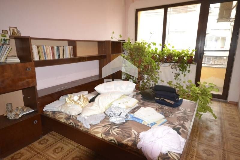 Прекрасен многостаен апартамент с гараж в кв. Македонски