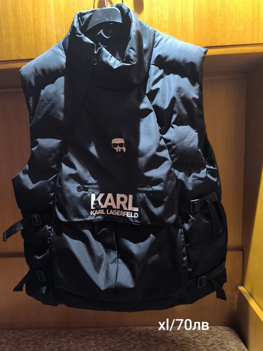 Продавам стари дрехи