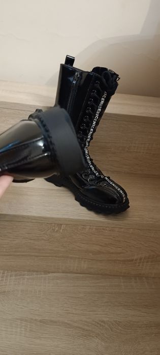 Сапоги детские лакированные.