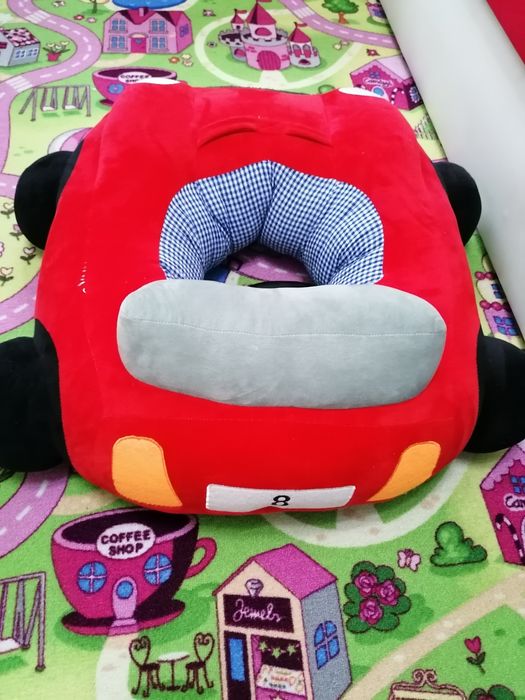 Fotoliu din plus in forma de masinuta pentru copii, cu spatar.