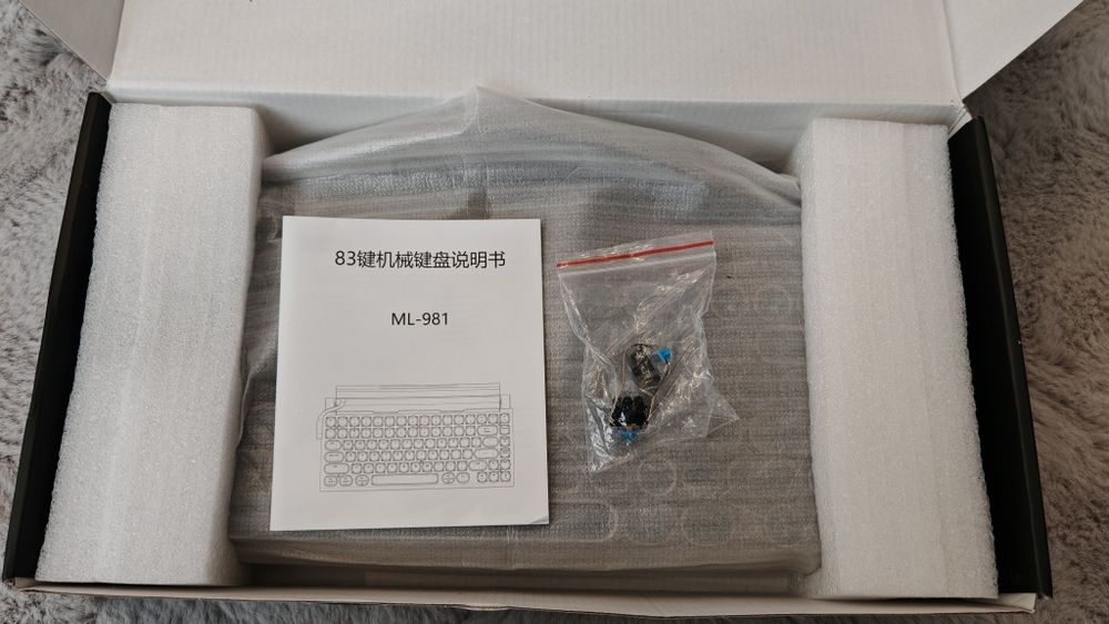 Геймърска клавиатура ретро дизайн