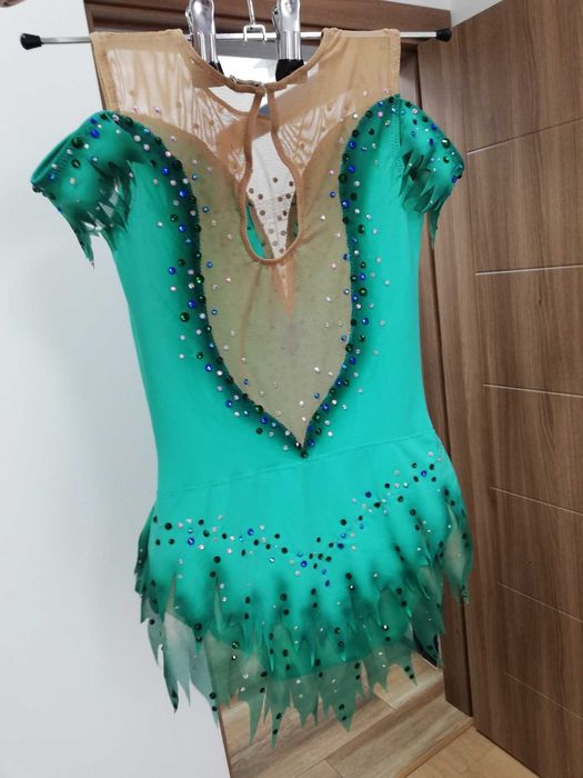 Трико ново за художествена гимнастика, танци, около 6-7 год