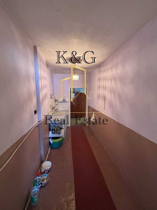 Двуетажна тухлена на гредоред къща в кв " Житница "