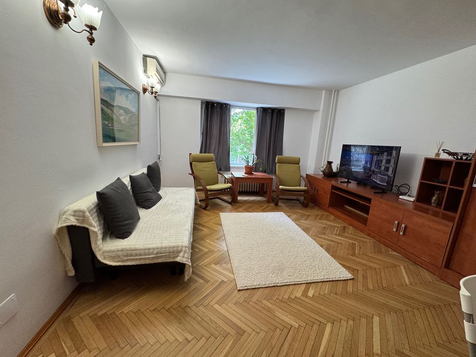 Închiriez garsoniera