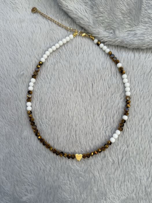 Ръчно изработени колиета от естествени камъни, перли и стомана