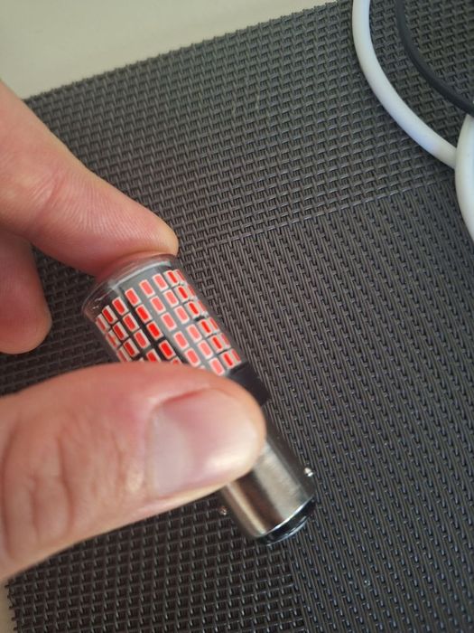 Комплект 2 led крушки за кола 12V P21/5w Led червена светлина