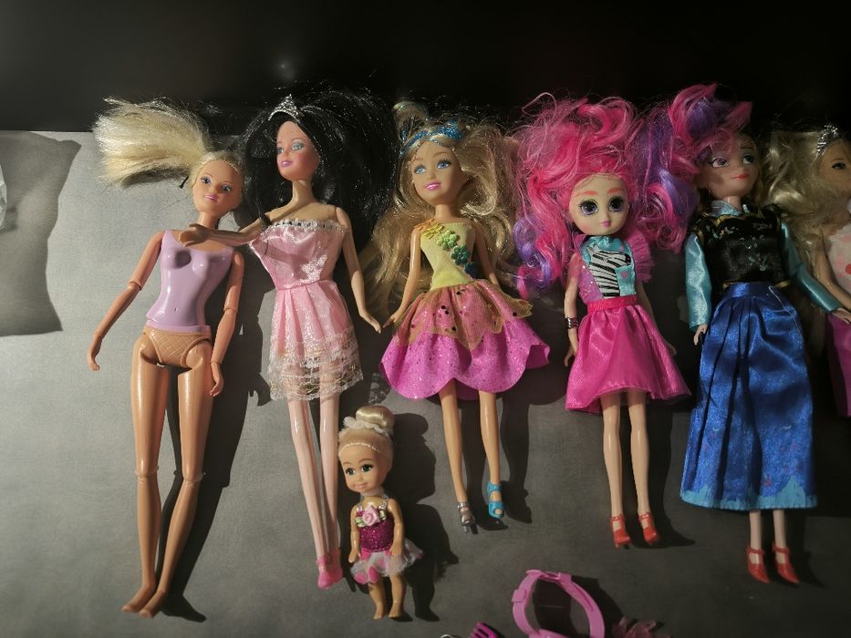 9 бр кукли Барби + 1 бр мини кукла + аксесоари