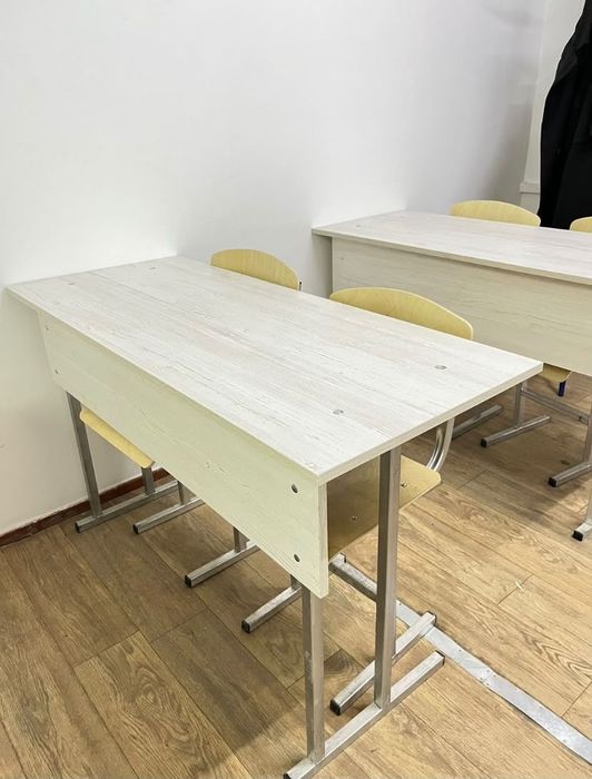 Школьная парта+2 стульями оптом