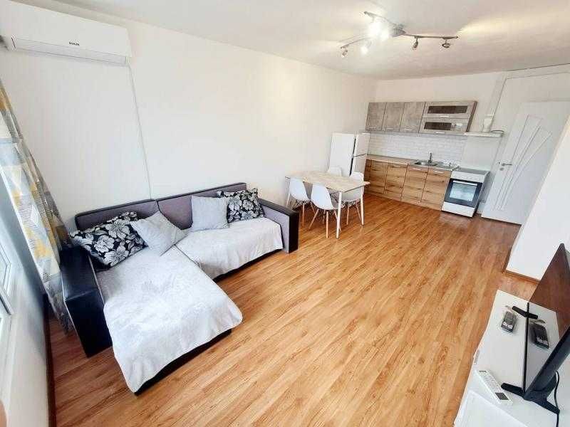 Тристаен апартамент в Братя Миладинови