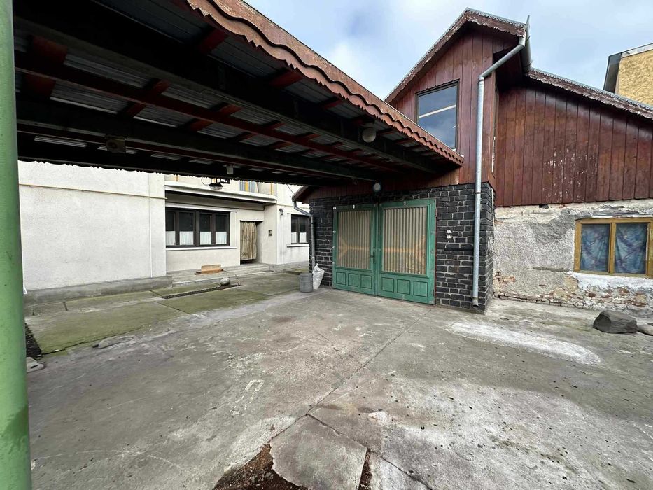 Proprietate de vânzare în Carei: două case,situate pe strada Oborului,