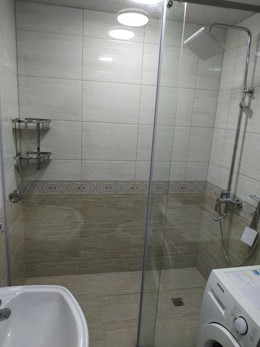 Продаю квартиру ул. Бабура 85 . в центре 3 комнаты,