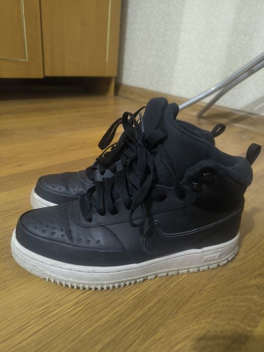 Кроссовки осенние