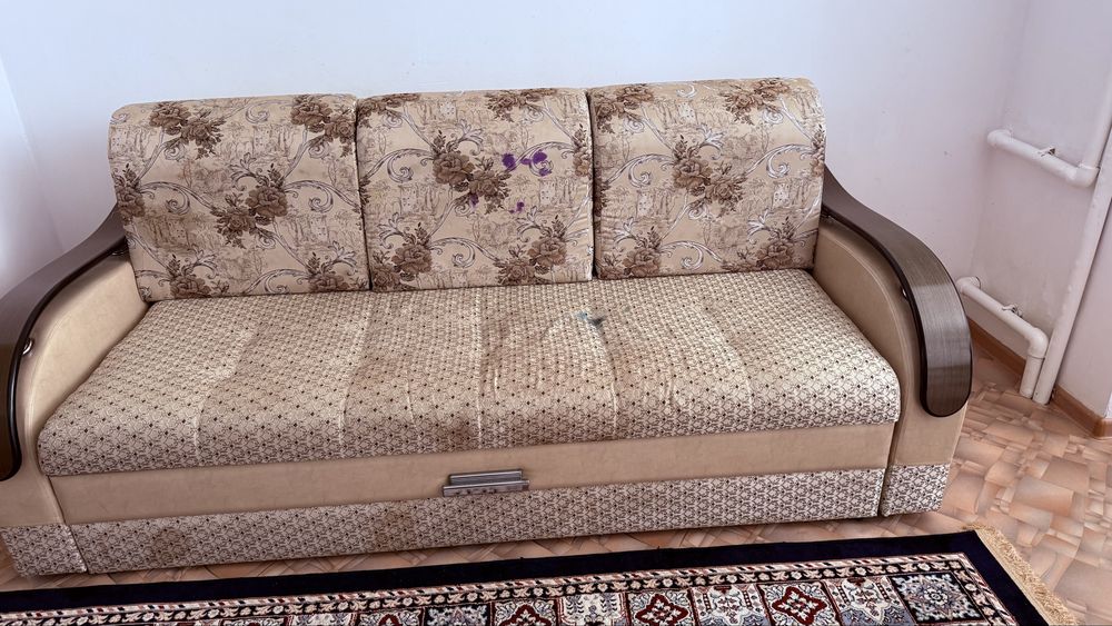 Продается диван в хорошем состоянии
