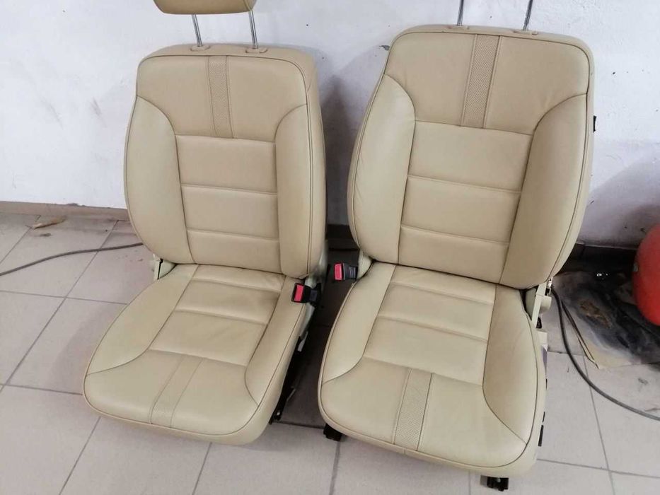 Spray vopsea pentru piele bej,negru,alb,gri,fotolii.etc